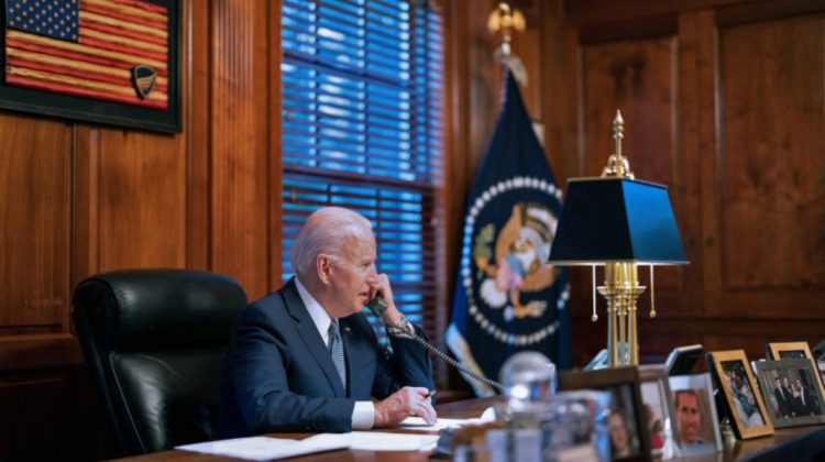 Biden și Putin au discutat aproape o oră pe telefon! Ce a cerut Casa Albă și cu ce a amenințat Kremlinul