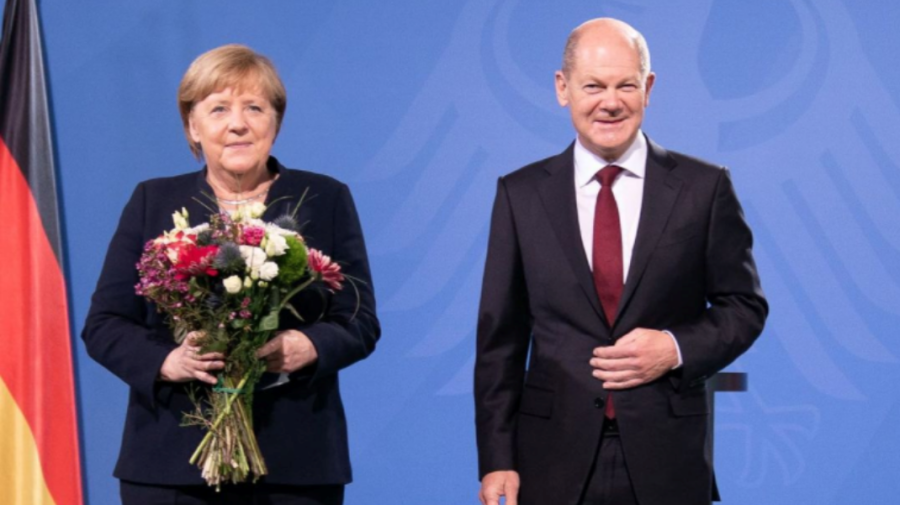 „Să munciți pentru binele țării”. IMAGINEA ZILEI din Europa: Angela Merkel și Olaf Scholz – noul cancelar al Germaniei