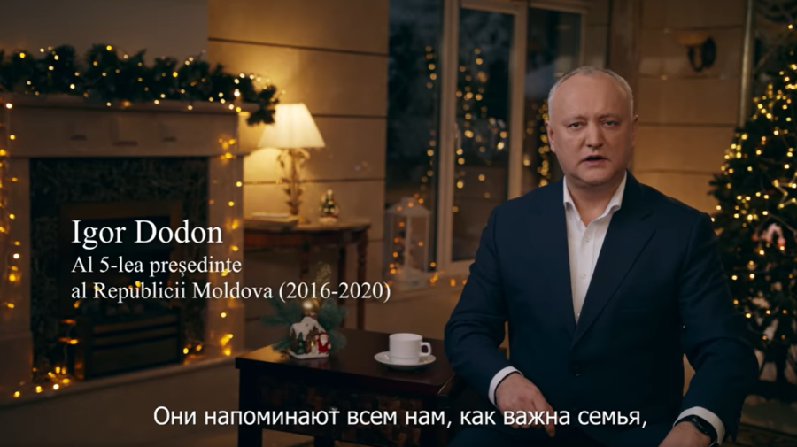 VIDEO „Cu noaptea-n cap”. Dodon felicită cetățenii cu sărbătorile de iarnă în calitate „președinte”