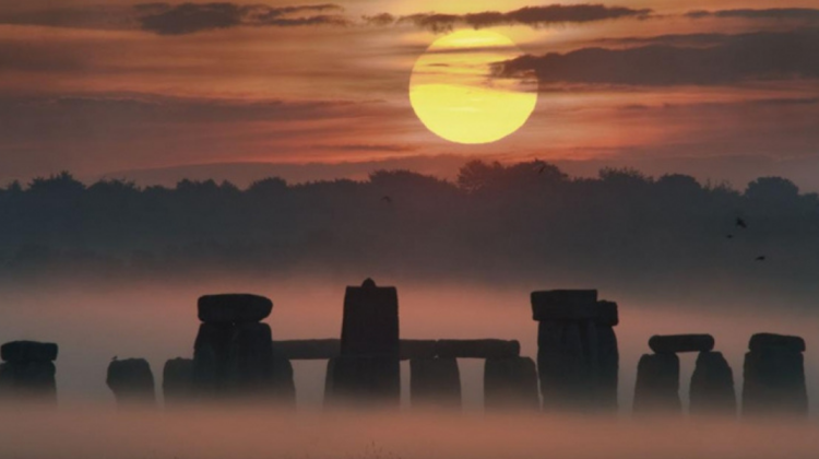 VIDEO Sute de oameni s-au adunat la ansamblul Stonehenge pentru solstițiul de iarnă. Cât de magnific a fost