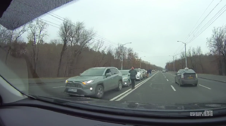 VIDEO „Strike” pe o stradă din Capitală. Patru mașini, accidentate dis-de-dimineață