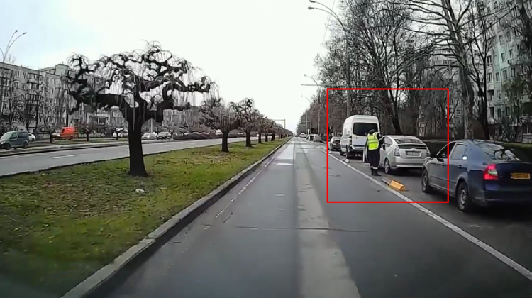 VIDEO Pân-aici a mers ostașul! Șoferii care au parcat pe locurile destinate bicicliștilor, amendați