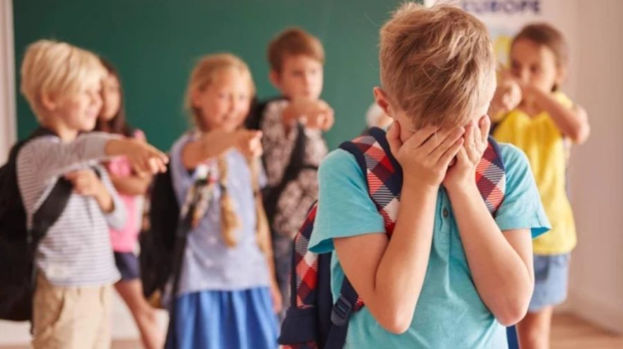 Gata cu maltratările și înjosirile în școli. Noțiunea de bullying va fi inclusă în Codul educației.