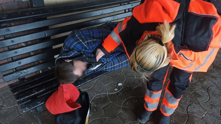 FOTO Două persoane, depistate în stare de inconștiență. Au fost transportate la spital