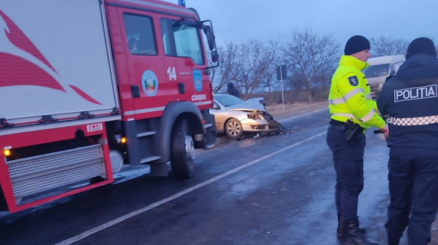 FOTO Ghinion matinal la Căușeni. Două unități de transport s-au tamponat frontal
