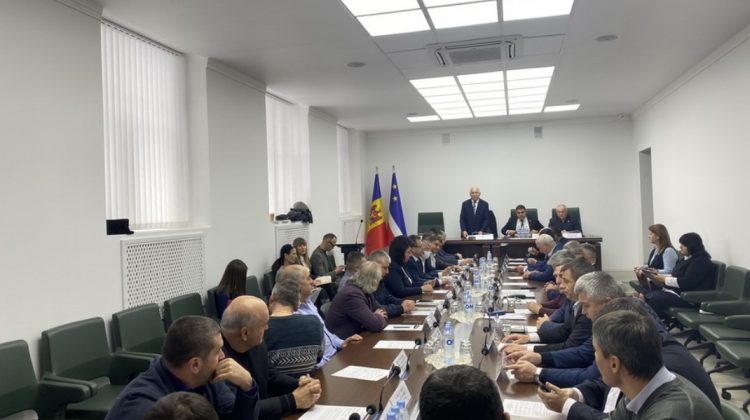VIDEO Opoziția din AP Găgăuzia, supărată pe majoritatea din legislativul local. Nu le-a oferit nici un loc în prezidiu