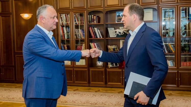Politicianul „cel mai iubit de moldoveni” și cel mai activ? Sondajul în care Dodon a fost devansat de „ucenicul său”