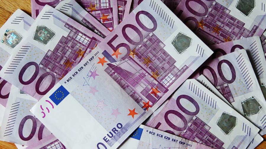 Unde-s banii? Căutată de 3 luni, după cea a furat un milion de euro, o femeie a sunat la Poliție ca să fie arestată