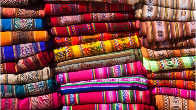 Cel mai mare furnizor de materiale textile din țară mărește prețurile: „Serviciul Vamal este de vină!”