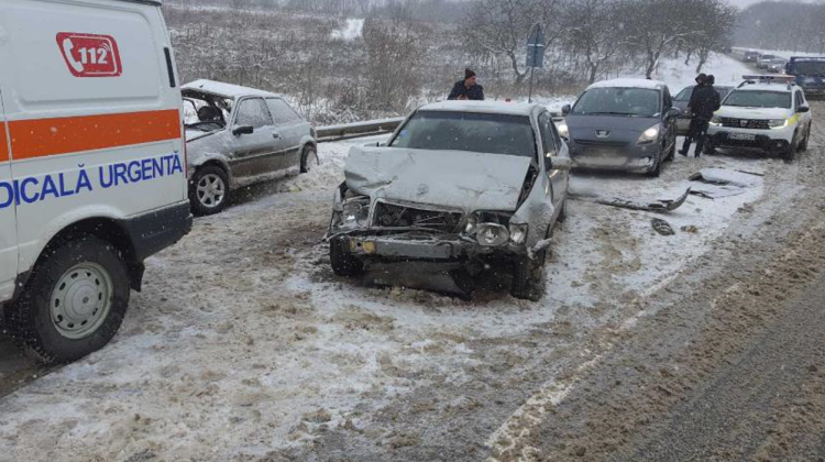 FOTO Trei persoane rănite și două mașini implicate. Detalii despre accidentul de pe traseul Chișinău-Hîncești