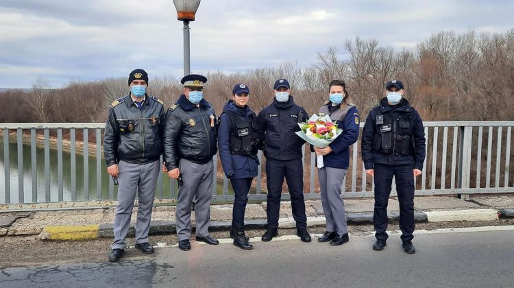 VIDEO „Sincere felicitări și urări de sănătate!” Polițiștii de frontieră moldoveni au felicitat colegii de peste Prut