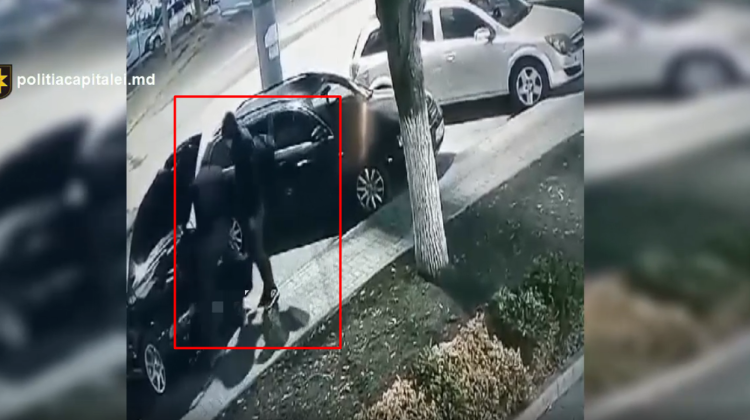 Momentul VIDEO în care doi indivizi sustrag farurile unui automobil din Capitală. Ce pedeapsă riscă