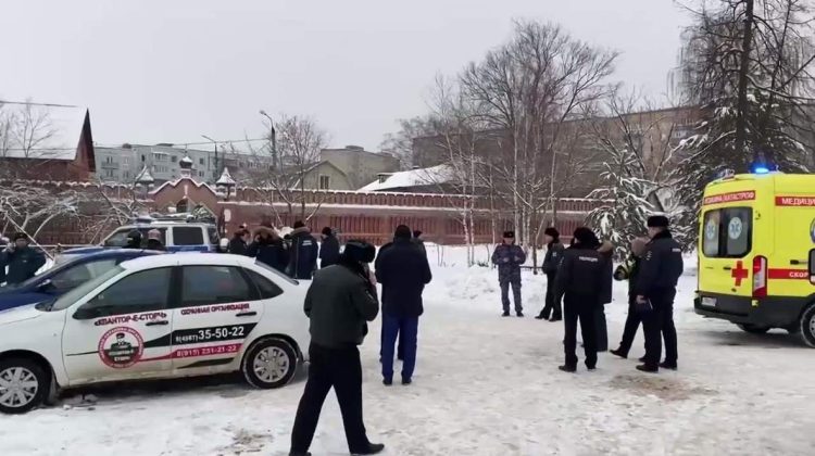 IMAGINI 18+ Un băiat a detonat o bombă pe teritoriul unei mănăstiri din Rusia. Învăța acolo și se plângea de agresiuni