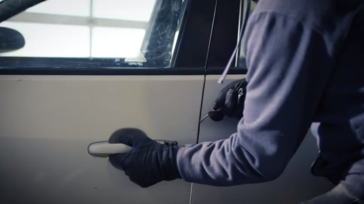 VIDEO Mașini de lux furate din UE, depistate în Moldova. Cum ajungeau automobilele în țară