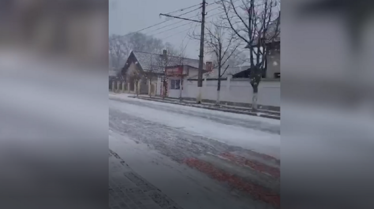 VIDEO La Bălți ninge ca-n povești, cu fulgi mășcați! Cum arată străzile din nordul țării acoperite cu zăpadă