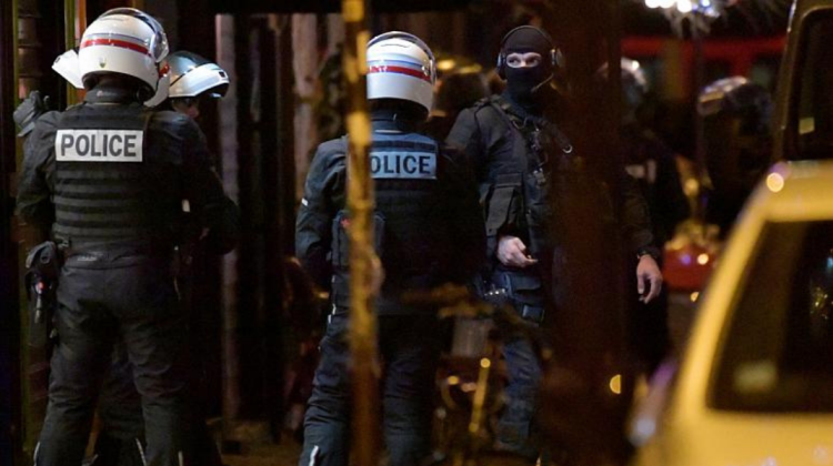 Un bărbat a luat ostatice, peste noapte, două femei în Paris. Poliția spune că acesta este  fost magistrat tunisian