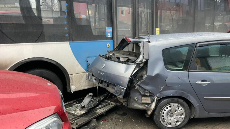 FOTO Noi detalii despre accidentul din Capitală! Persoane rănite și 15 automobile avariate