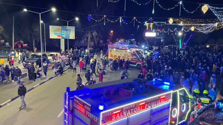 FOTO Caravana de Crăciun a MAI, în sudul și nordul țării. Cei mici au primit și daruri