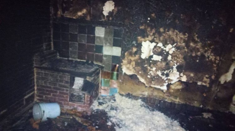 Strigător la cer! Un individ din Edineț a incendiat casa în care locuia socrul său. Motivul halucinant