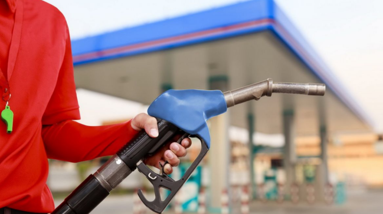 BANI.MD | Noi scumpiri la carburanți. În 2022 și 2023 se vor majora accizele la produsele petroliere