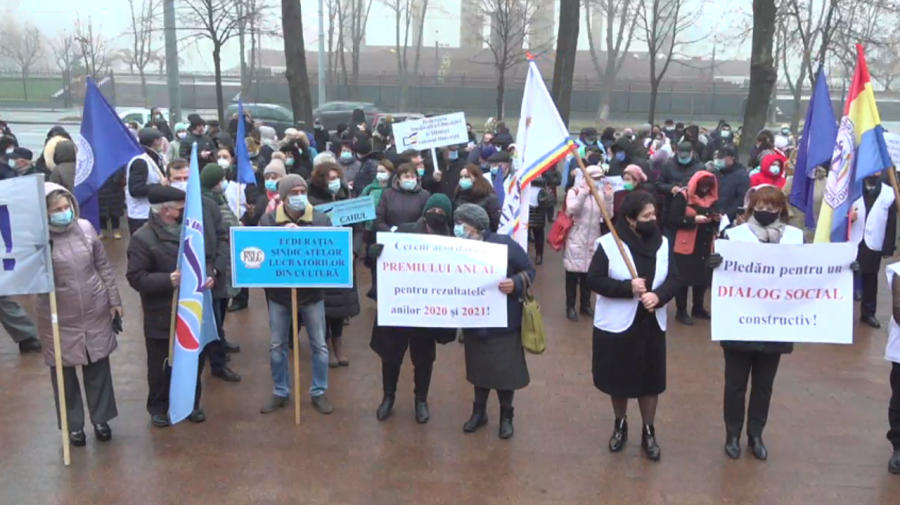 VIDEO Protest în fața Parlamentului! Sindicaliștii vor să primească premiile anuale
