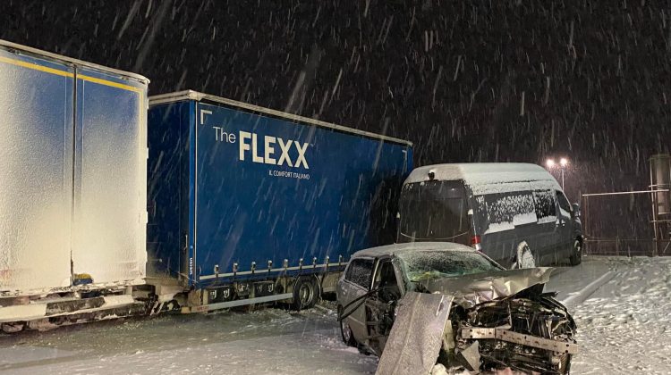 FOTO Accident grav în raionul Ialoveni. O persoană a fost preluată de ambulanță