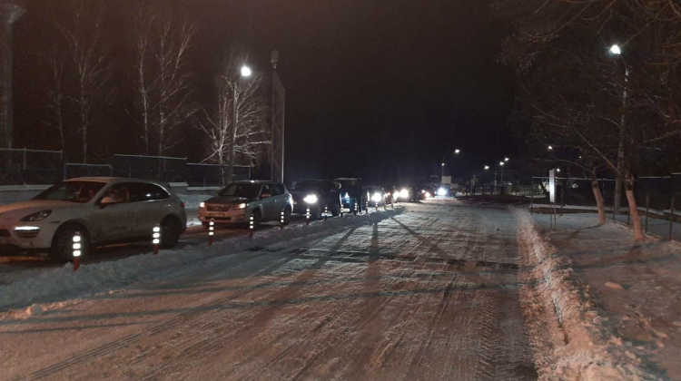 Trafic îngreunat în punctul de trecere a frontierei Criva. Zeci de mașini sunt la linia de control