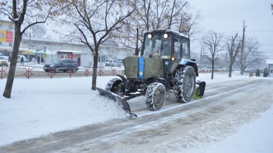 FOTO Acum poate să ningă! Direcția Locativ-Comunală a procurat mai multe utilaje pentru deszăpezirea drumurilor