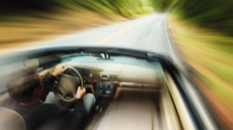 FOTO „Zbura” printr-o localitate din Sîngerei. Bărbatul, stopat și sancționat de ofițerii INSP