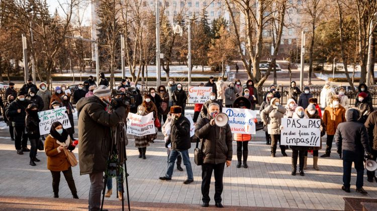 Flash mob cu facturi la Președinție. Partidul „ȘOR” critică scumpirile fără precedent a gazelor