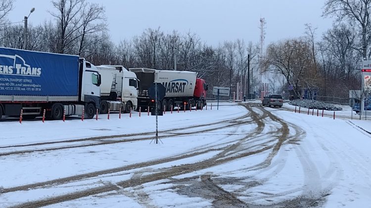 FOTO Coloane de camioane la PTF Sculeni. Traficul este îngreunat pe sensul de ieșire din țară