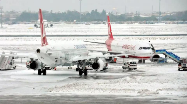 Aeroportul din Istanbul, afectat de ninsoarea abundentă! Mai multe curse din Chișinău sunt anulate