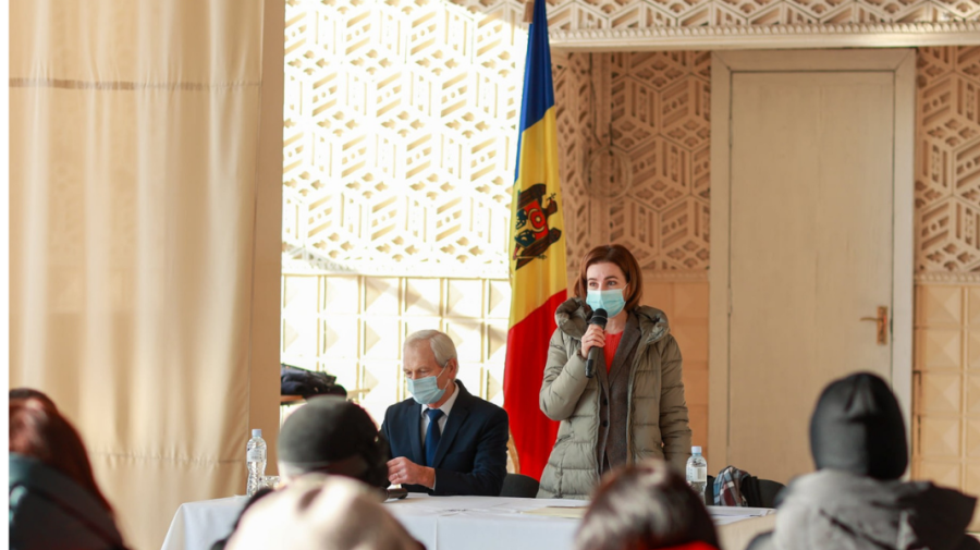 Maia Sandu a discutat cu locuitorii din satele Mingir și Voinescu: „M-am bucurat că le pot aduce o veste bună”