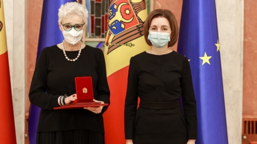 20 de ani de muncă, încununați cu „Ordinul de Onoare” al Republicii Moldova. Maia Sandu a decorat o jurnalistă
