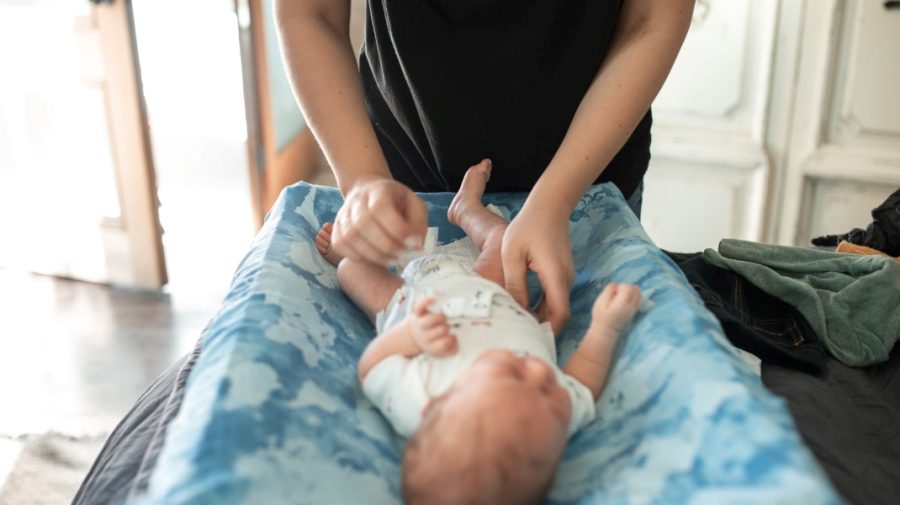 O femeie însărcinată și un bebeluș, infectați cu Omicron în Moldova. Suntem într-un nou val de pandemie!