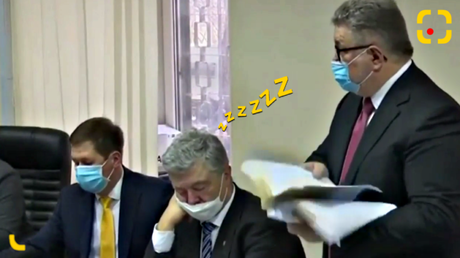 STOP CADRU Poroșenko e atât de speriat că va fi arestat, încât a adormit la ședința de judecată
