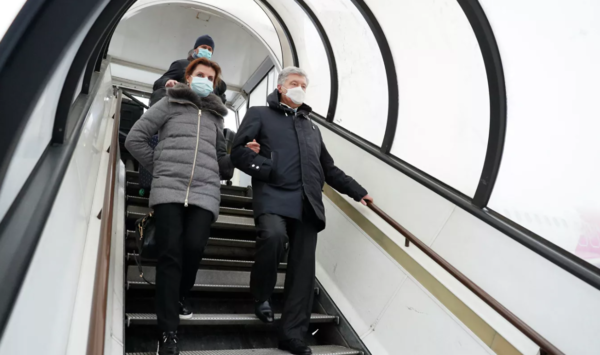 FOTO Poroșenko a revenit în Ucraina. I-a fost reținut pașaportul! Va fi arestat?