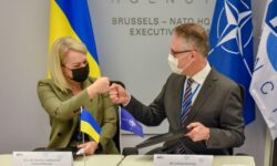 NATO și Ucraina au semnat un acord de consolidare a cooperării împotriva atacurilor cibernetice