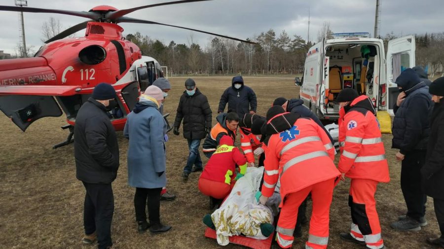 FOTO Tânăr din Ștefan Vodă, transportat de urgență la Chișinău. S-a intervenit cu un echipaj aero-medical SMURD