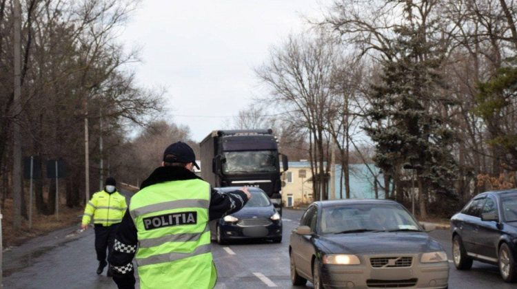 FOTO Peste 380 de automobile au fost trase pe dreapta la intrare în Sîngera! Care este motivul