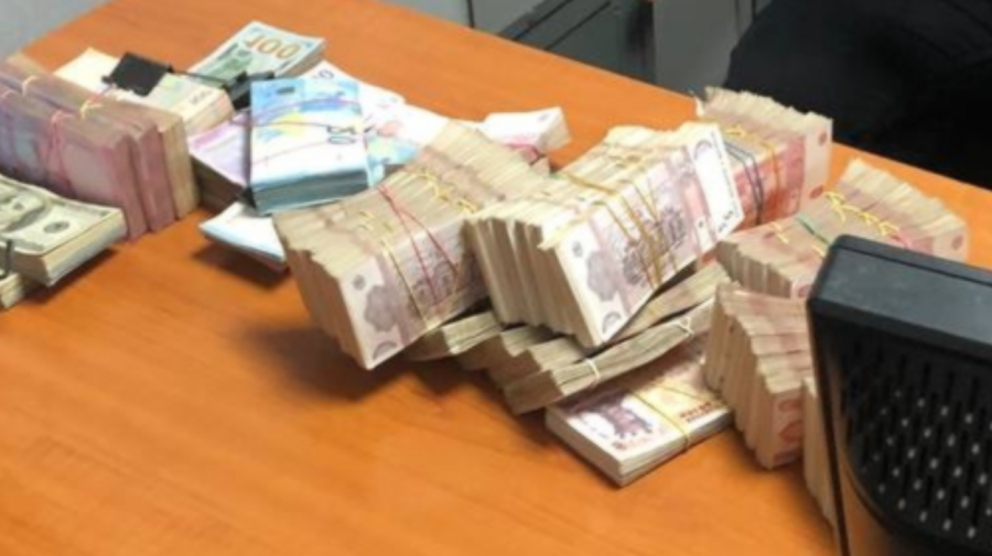 VIDEO Schimbau valută provenită din contrabandă, fără a oferi bon fiscal! Indivizi din Bălți, cercetați penal