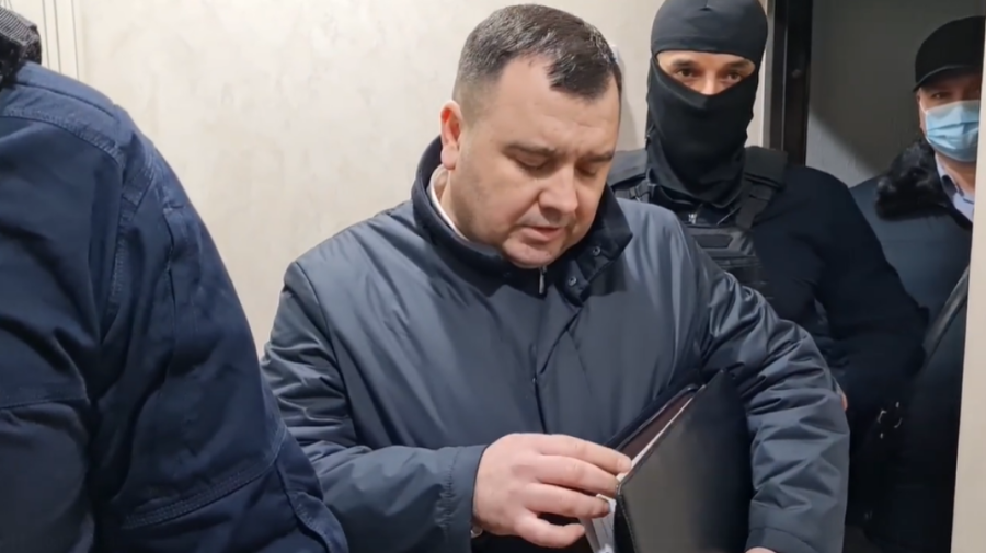 VIDEO de ultima oră! Vasile Costiuc s-a trezit cu mascații la ușă. A fost reținut!