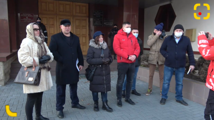 VIDEO Colegi de partid ai lui Costiuc, indignați de „show-ul cu mascați”: E o porcărie să-l reții în ajun de Sf. Vasile