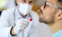 Țara care va cere deja două teste COVID negative la intrare, inclusiv de la cei vaccinați
