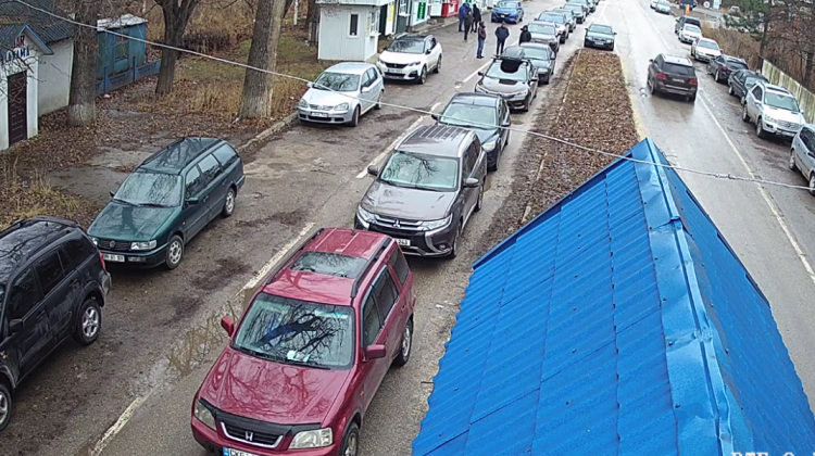 Se circulă cu dificultate la vama Criva. Zeci de mașini așteaptă pe sensul de ieșire din țară
