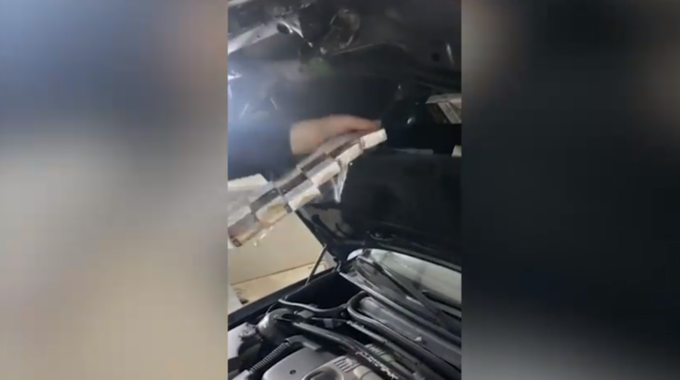 VIDEO Transportare frauduloasă de țigări! Peste 800 de pachete, ascunse într-un BMW