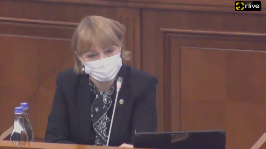 VIDEO Foc și pară în Parlament! O deputată socialistă pusă la punct de Ala Nemerenco: Vă considerați mai superioară