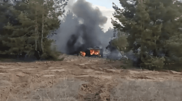 VIDEO Un tanc în flăcări! Ar aparține Ucrainei și a fost bombardat de ruși pentru că ar fi trecut hotarul