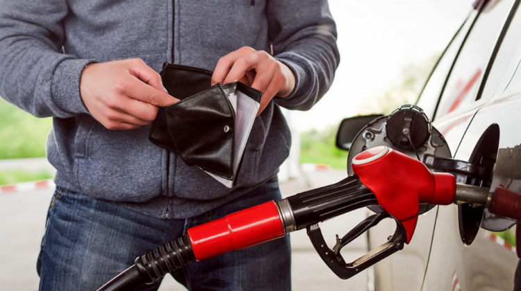 Prețurile la carburanți cresc ca pe drojdii! Un litru de benzină ar putea să coste aproape 27 de lei