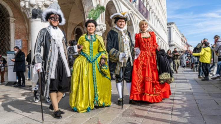 GALERIE FOTO La Veneția a început cel mai grandios carnaval! Acesta a fost reluat după doi ani de pauză